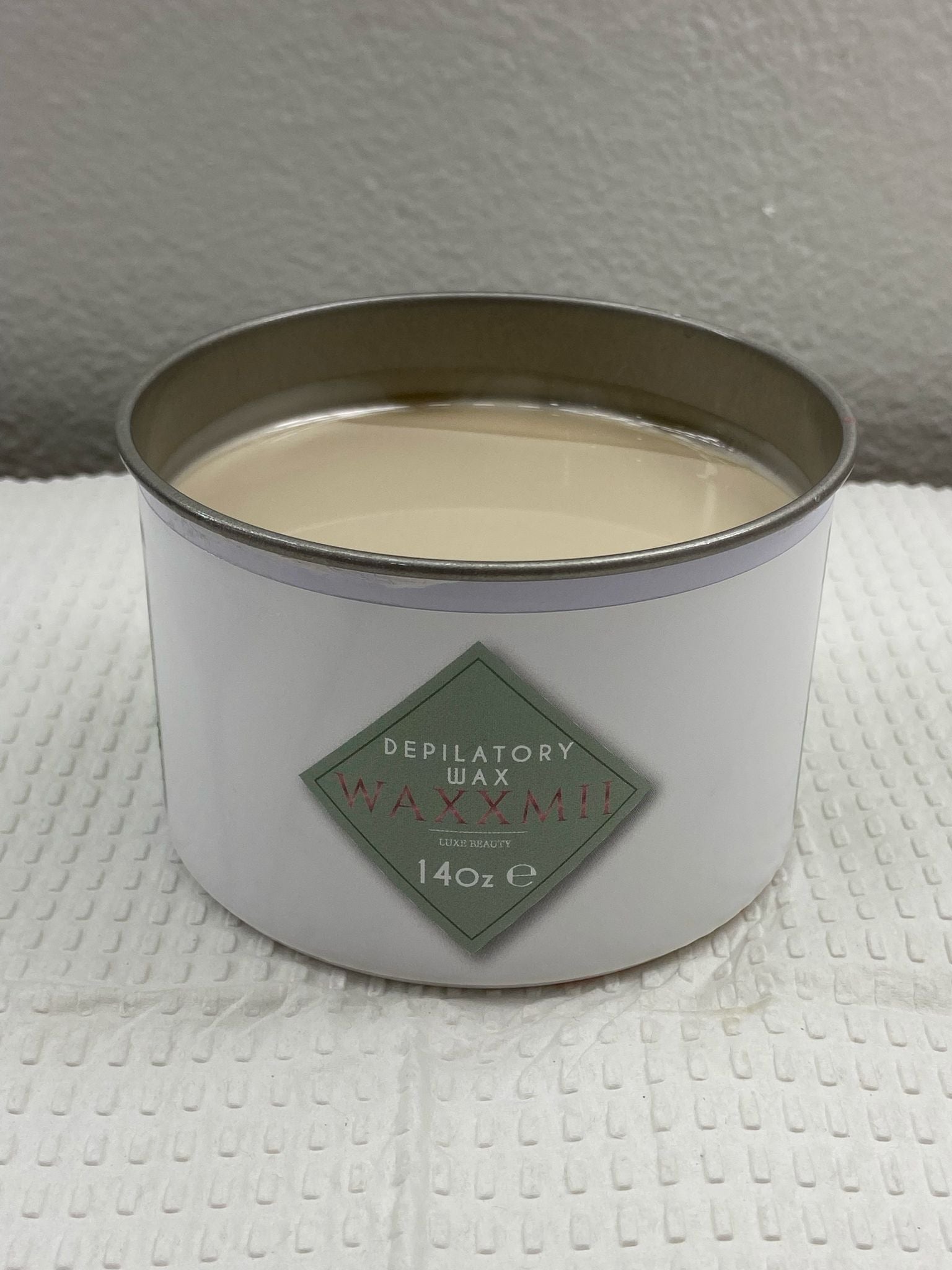 Waxxmii Zinc Oxide Soft Wax open container top view for salon and at-home use